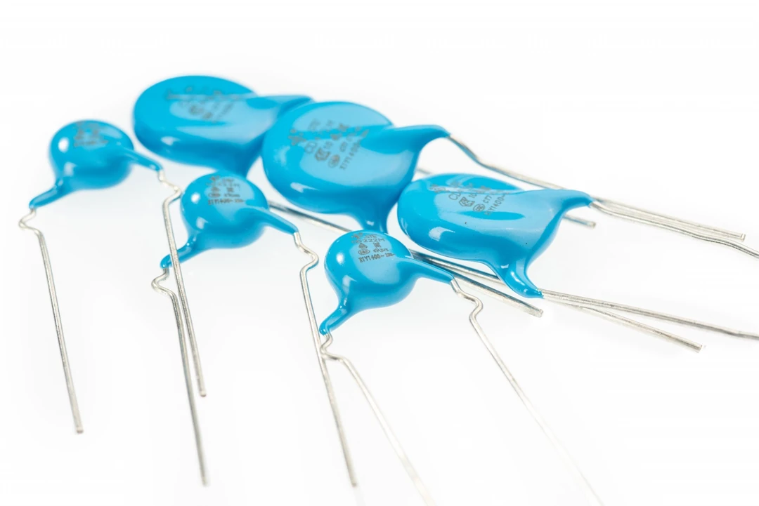 Ceramic capacitors: main types and applications, original image