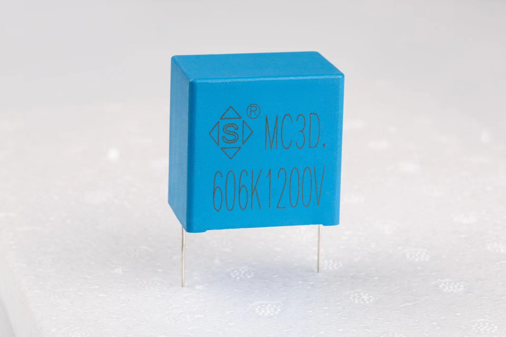 Blue boxed MC3D DC-Link film capacitor